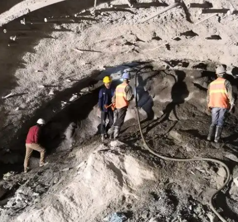 澧县隧道拱顶带模注浆料，微膨胀注浆料的特点及施工工艺